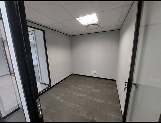 292M² OFFICE TO LET IN VORNA VALLEY